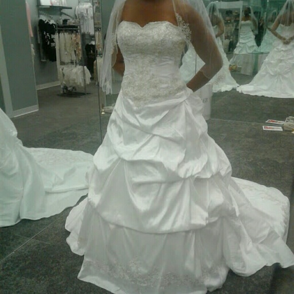 A white strapless David's Bridal dress - Picture 1 of 2